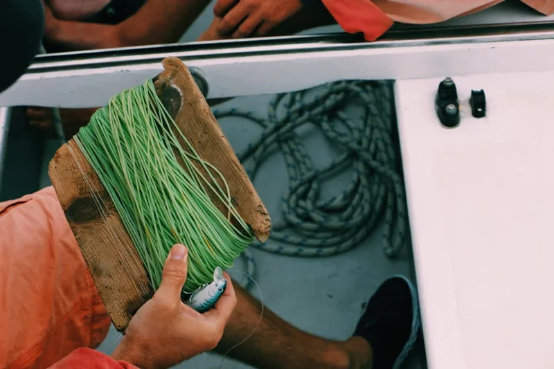 angling leader line ,  photo from Pexels