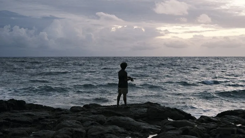 saltwater fishing ocean ,  photo from Pexels